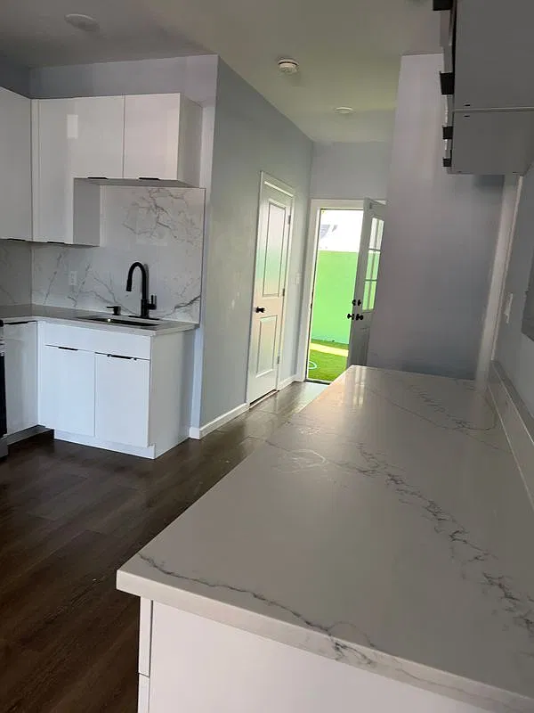3 bed, 1.0 bath, 1397 sqft, $2,400 — Photo 4