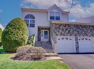 37 Hummingbird Court, Marlboro, NJ