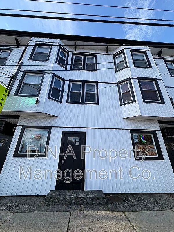 1 bed, 1.0 bath, $1,400 — Photo 1