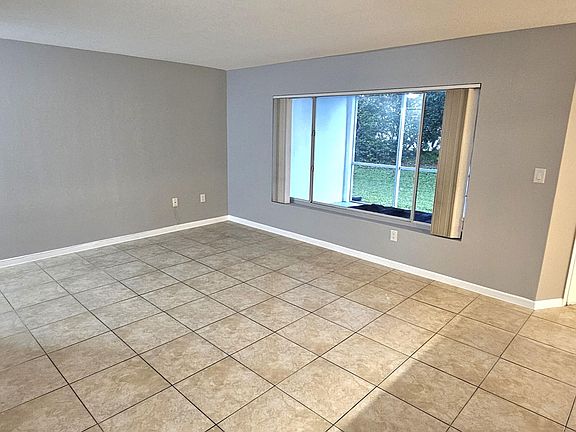 4th image of 815 W Boynton Beach Boulevard #7-105