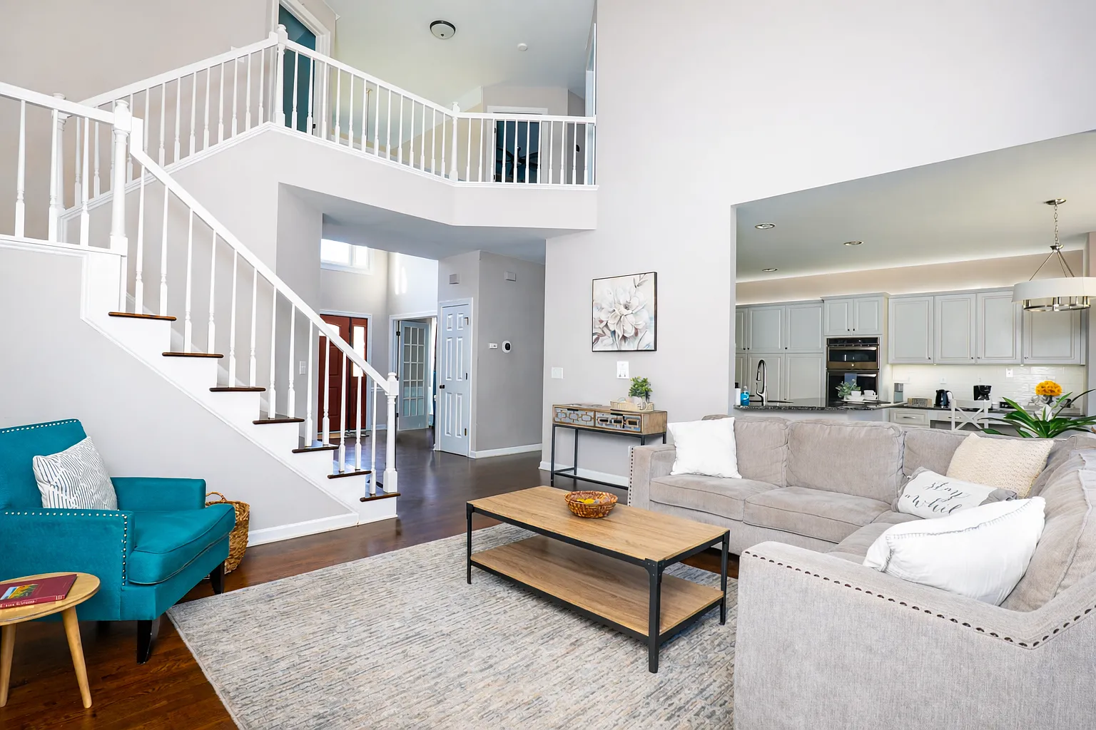5 bed, 2.5 bath, 2815 sqft, $9,500 — Photo 3