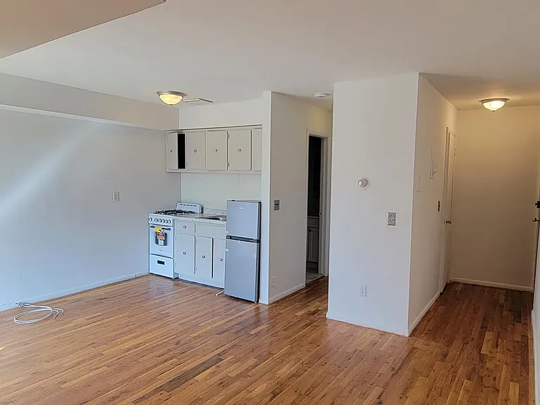 25 Bay Ter #2S — Photo 2