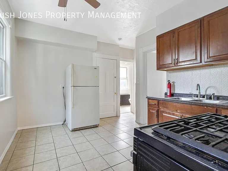 306 East St #LOWER — Photo 7