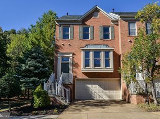 8540 Harvest Oak Dr, Vienna, VA 22182