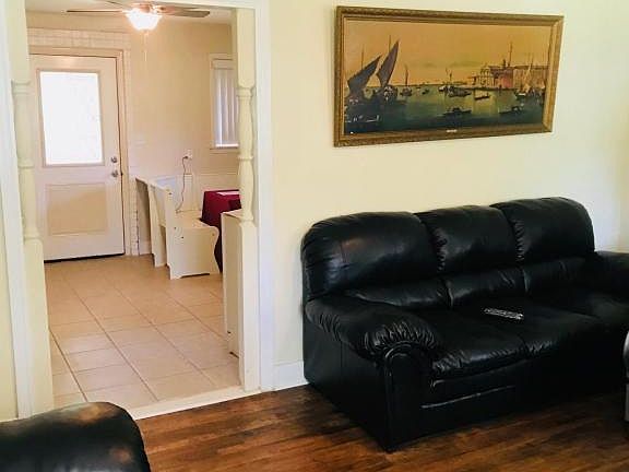 3rd image of 1018 White Ave