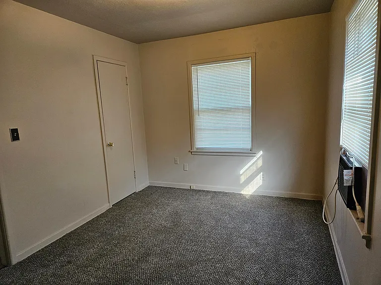 537 E Mulvane St — Photo 7
