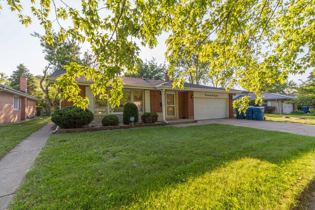 17146 Ingleside Ave photo 1