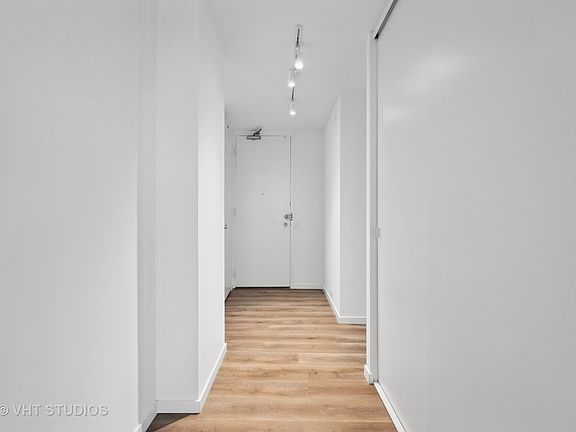 4th image of 340 W Diversey Pkwy APT 2116