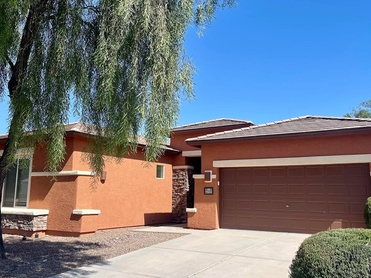 4 bed, 2.0 bath, 1939 sqft, $2,250 — Photo 2