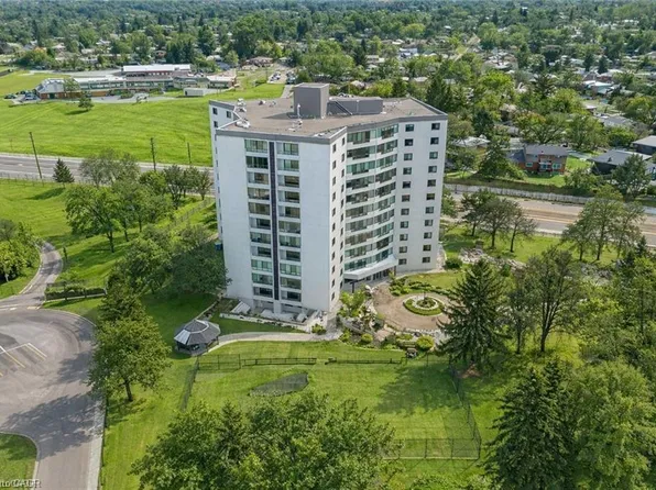 250 Glenridge Dr #102, Waterloo, ON N2J 4H8