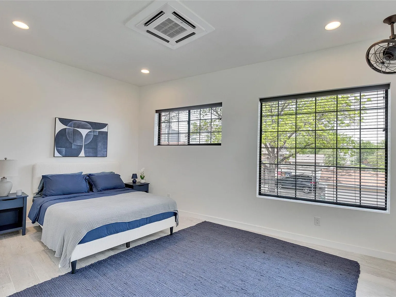 2 bed, 2.5 bath, 1422 sqft, $4,000 — Photo 3