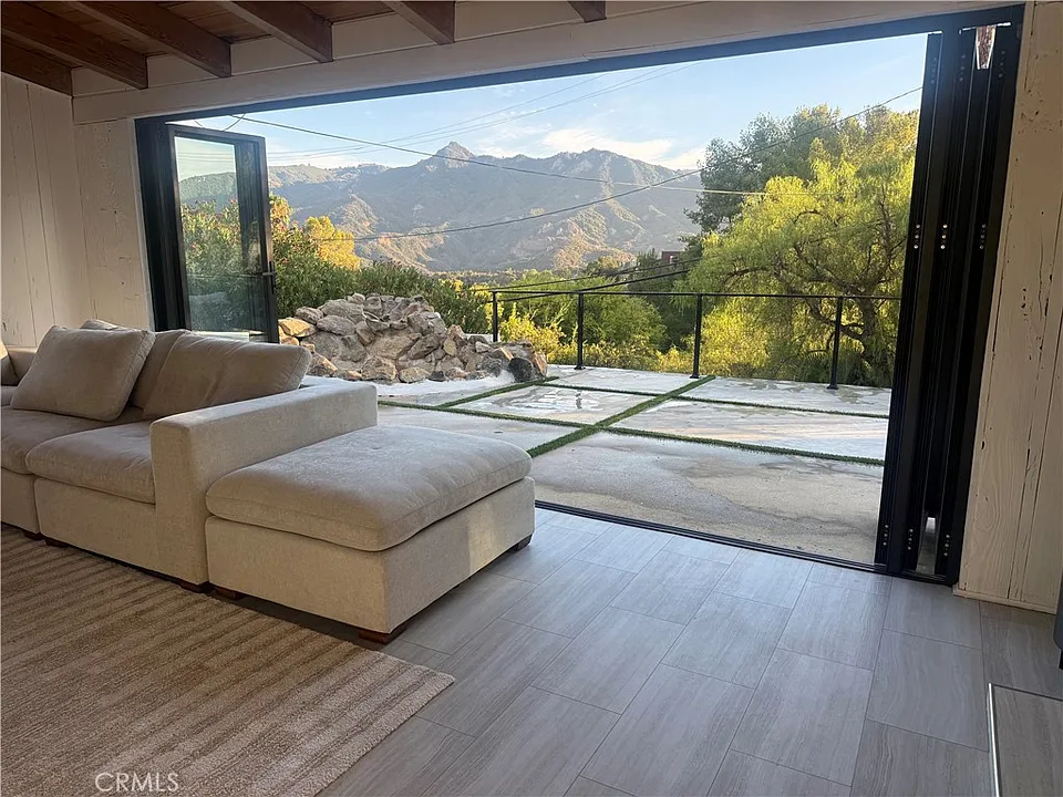 2600 Topanga Skyline Dr
