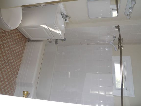 5th image of 607 Colonial Cir SE APT 4