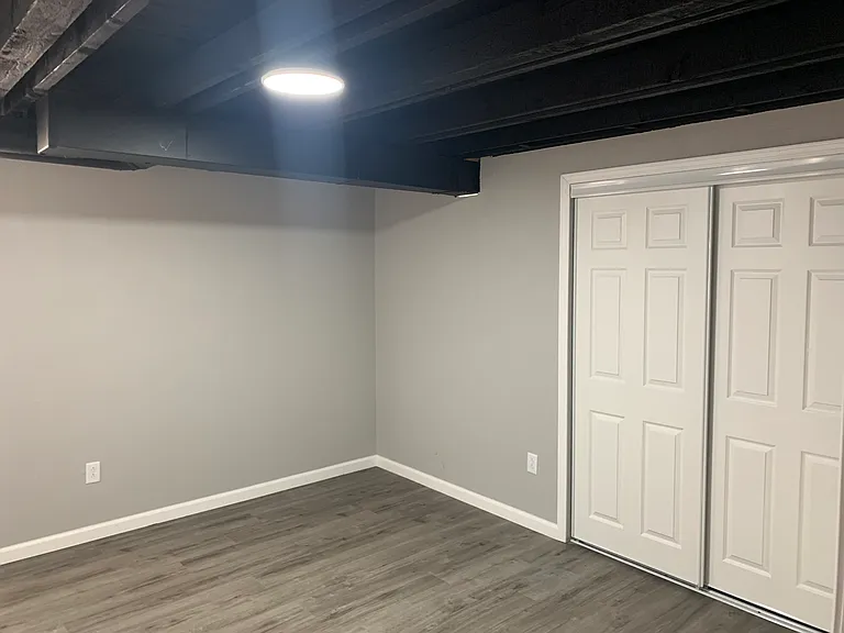 140 N Oak St — Photo 3