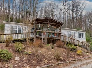 81 Lamb Ridge Rd, Hendersonville, NC 28792