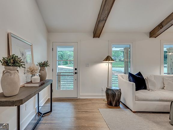 2nd image of 2574 Woodwardia Rd NE