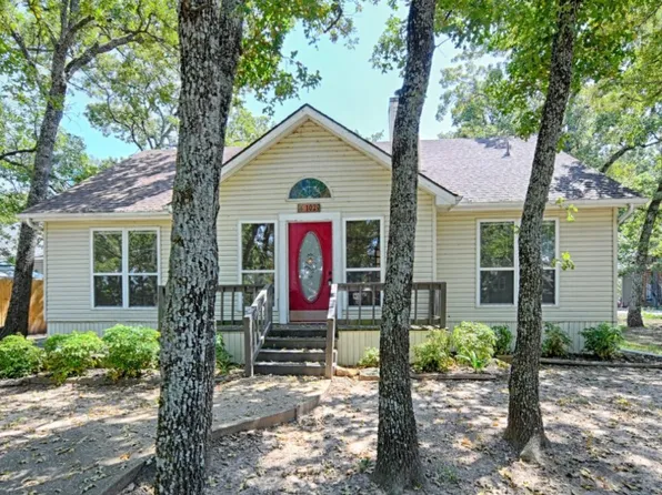 1029 Shoreline Dr, West Tawakoni, TX 75474