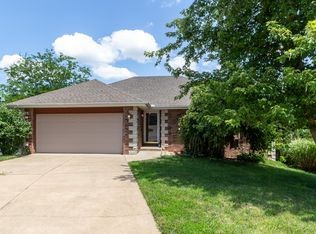 607 Oak Leaf Ct, Nixa, MO 65714