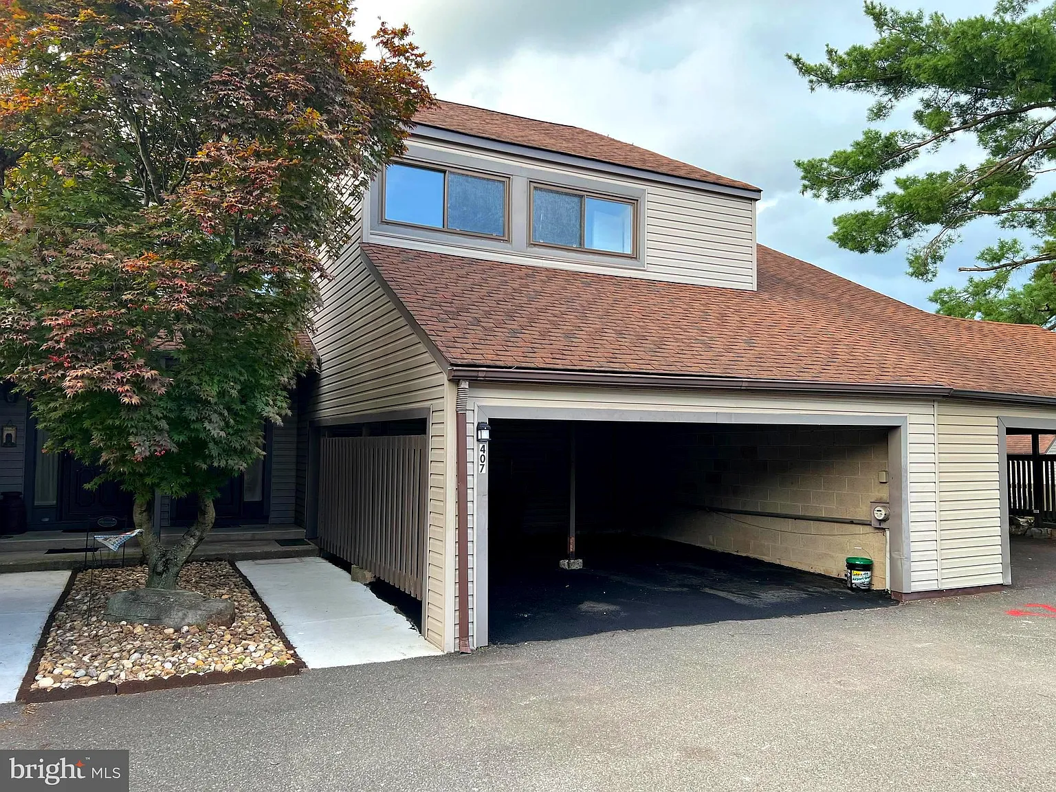 407 Bridge St photo 1