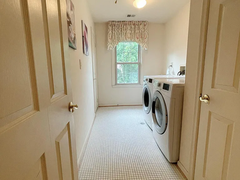10804 Willow Run Ct — Photo 38