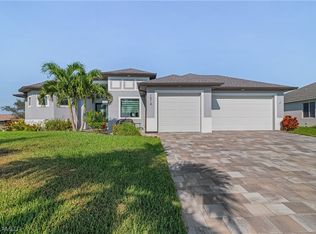 1514 NE 13th Place Cpe, Coral, FL 33909