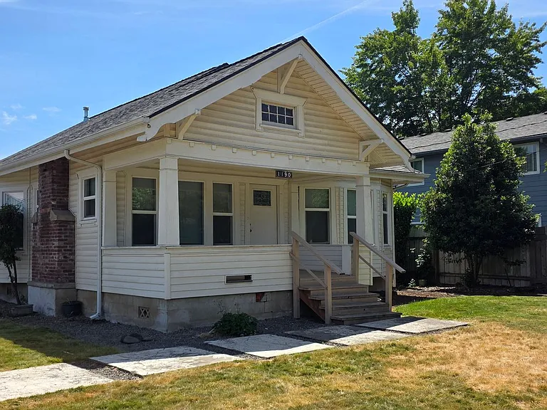 1190 Alder Dr NE — Photo 1