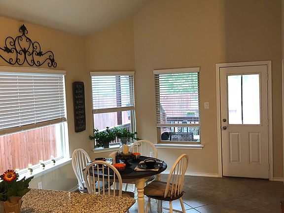 5th image of 1104 Vaughna Dr