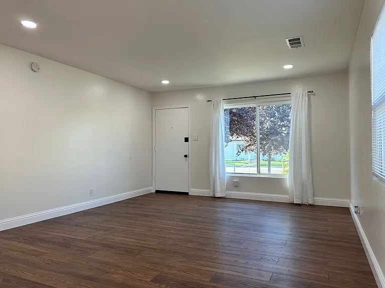 3609 Peckham Ave — Photo 7