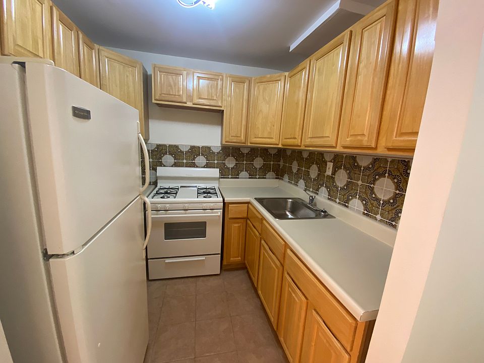 1st image of 634 Willoughby Ave #1