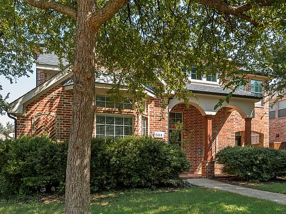 2nd image of 2414 Thorntree Dr