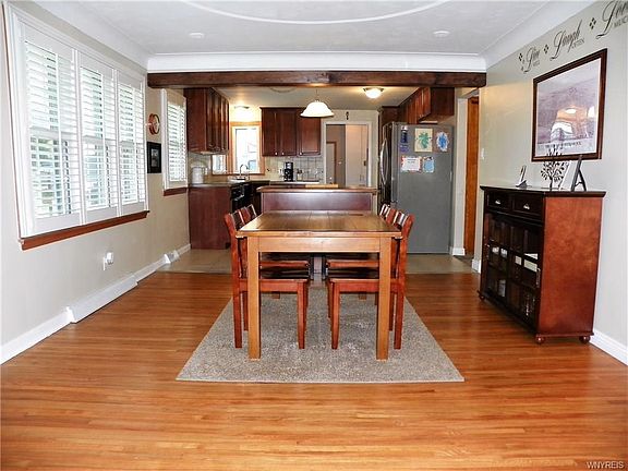 5th image of 210 Oakwood Dr