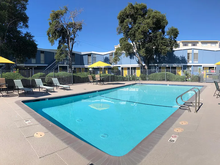 Otis Terrace Apartments — Photo 6
