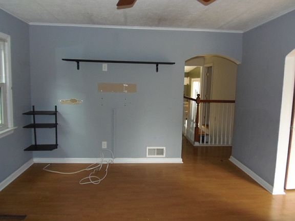 3rd image of 107 Eyland Ave
