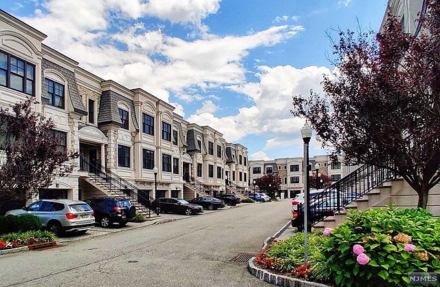 1st image of 15 Marquis Ct #15