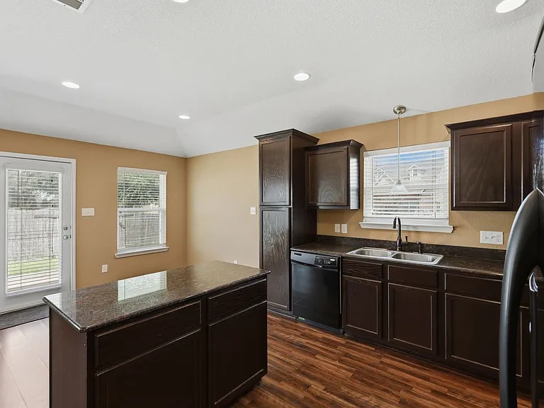 2484 Horse Shoe Dr — Photo 7