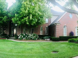 1128 Autumnview Dr, Rochester, MI 48307