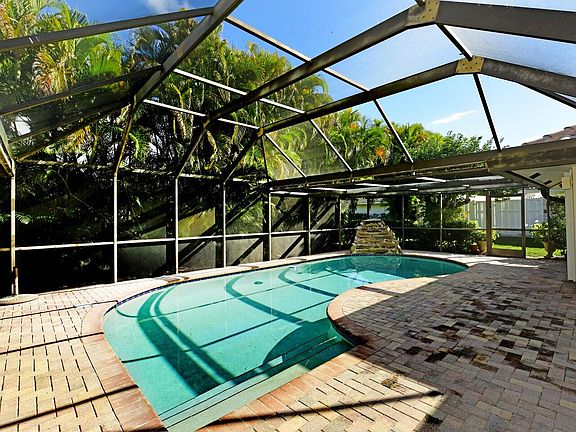 3rd image of 5979 Pinebrook Dr