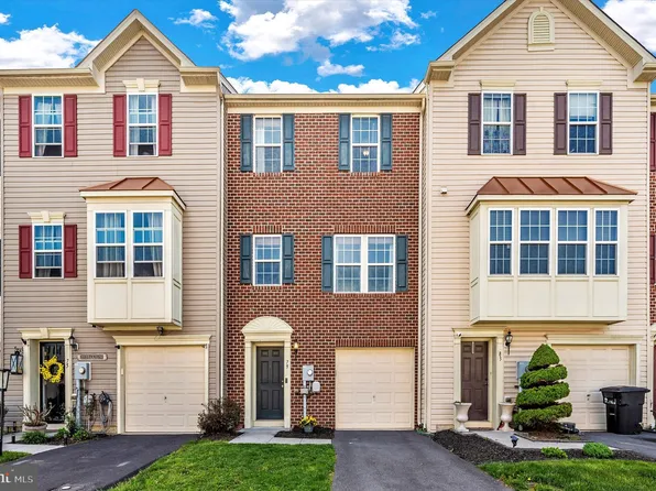 79 Tidewater Ter, Falling Waters, WV 25419