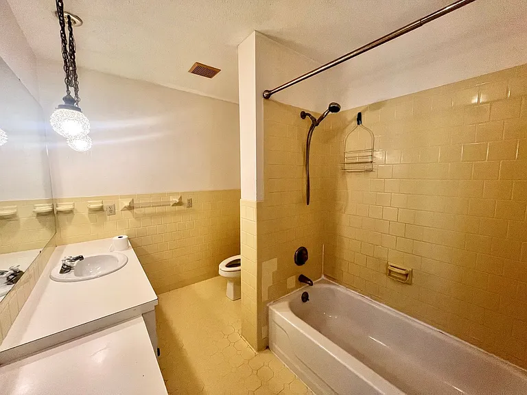 107 Hampton Ave — Photo 13