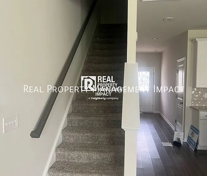 906 Field Ivy — Photo 16