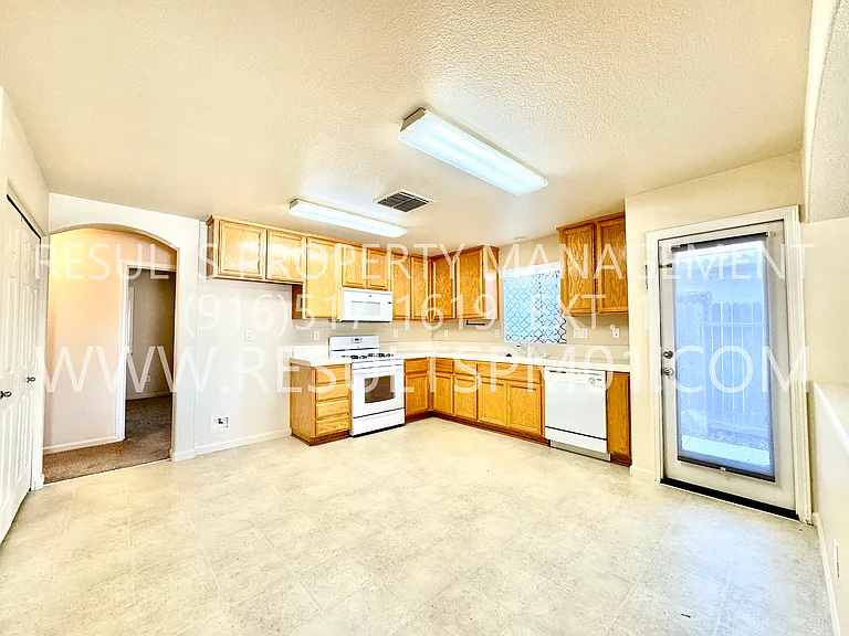 1529 Blue Squirrel St — Photo 17