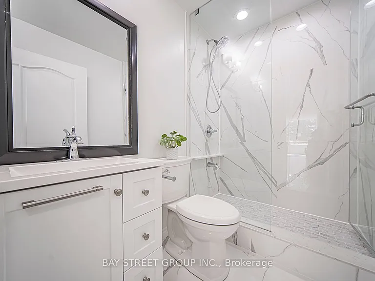 326 Major Mackenzie Dr E #102 — Photo 8