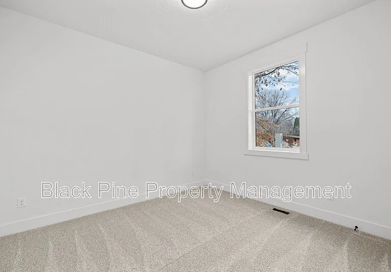 4642 N Maple Grove Rd — Photo 30