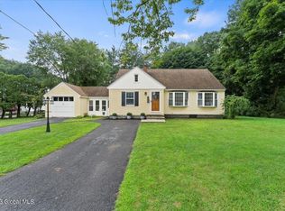 22 Willowbrook Rd, Glenville, NY 12302