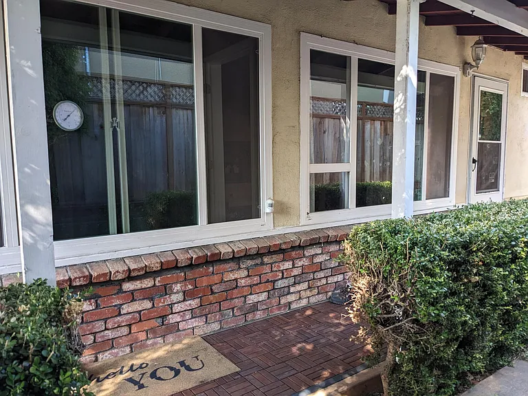 386 Waverly St — Photo 13