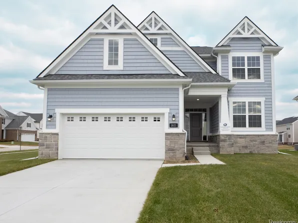 1821 Emerald Ln, Wixom, MI 48393