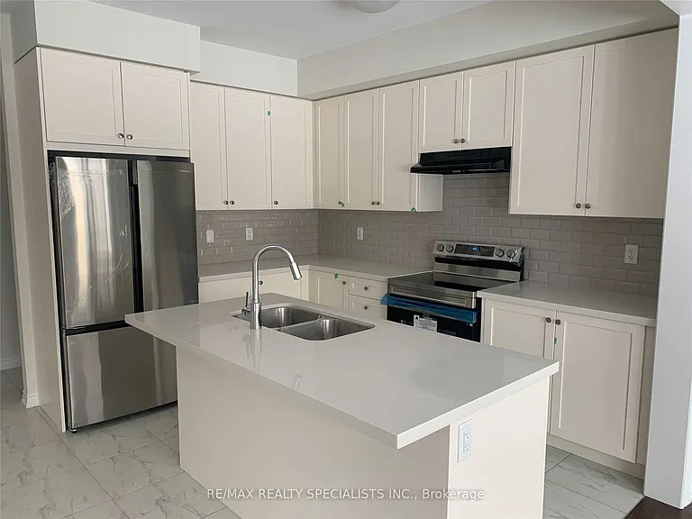 29 Gunn Ave — Photo 3