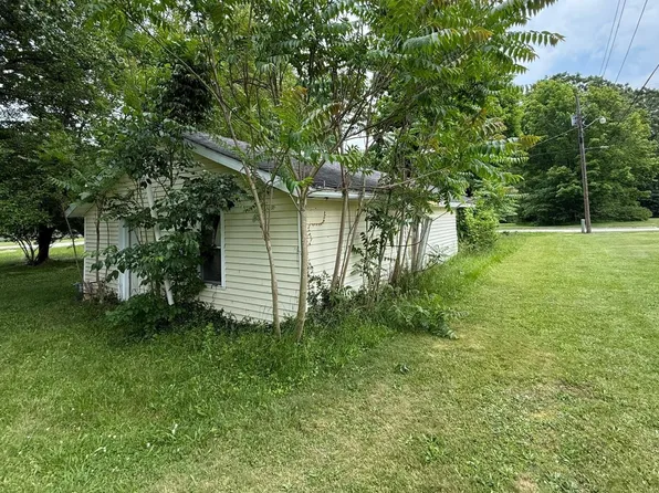 1105 Victory St, Buchanan, MI 49107