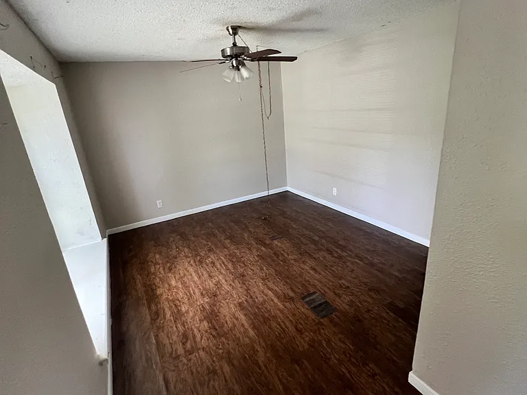 1300 Churing Dr — Photo 2