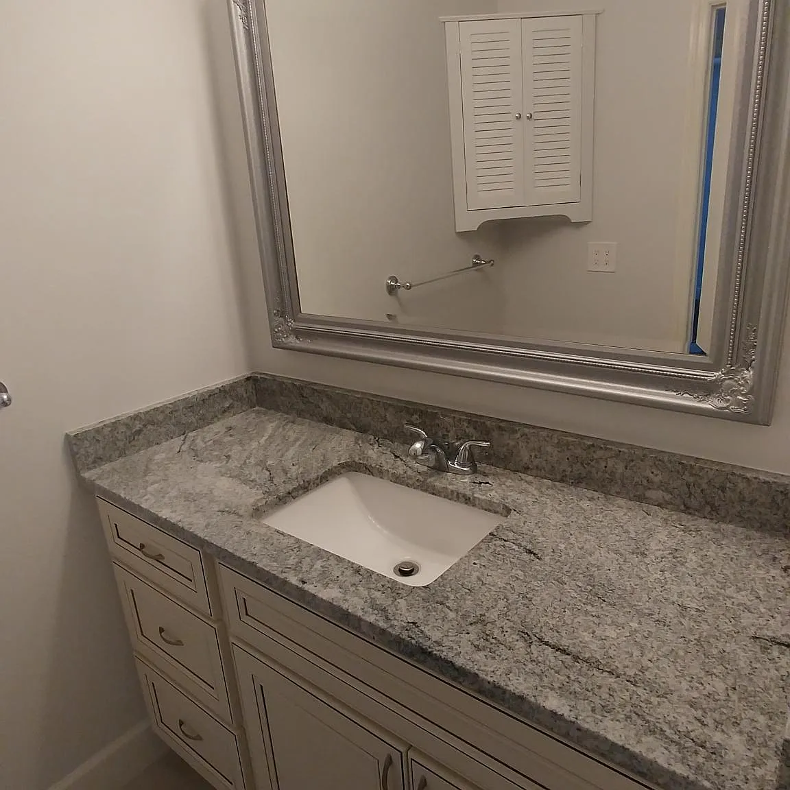 3 bed, 1370 sqft, $2,200 — Photo 2